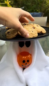 2.7K views · 58 reactions | I only eat cookies like this! Your guests are going to love this spooky cookie holder! #craft #halloween #fall #cookie #diy | Lauren H | Facebook