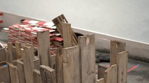 An einer Baustelle vorbei mit Sperrholz: Stockvideos & Filmmaterial (100 % lizenzfrei) 3431426001 | Shutterstock