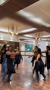 39K views · 270 reactions | Group Garba sessions with ‘Pari Hoo Main’ – where laughter and tradition blend seamlessly! 論 Credits : Navrang Shailee Garba Academy #PariHooMain #ThankyouForComing #HindiSong #Trending #Viral #Bollywood #navratri2023 #navratri | Saregama | Facebook