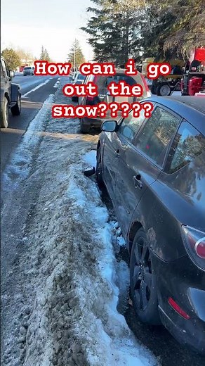 2005 Mazda 3 Hatchback stucked on the snow❄️❄️❄️❄️😮 #mazdacosmo #mazdajapan #mazda3