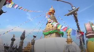 Buddhist prayer flags and ceremonial scarves known as "khatas" are a common sight in Nepal. Meet the woman giving them a green makeover. Via DW Asia | DW Environment