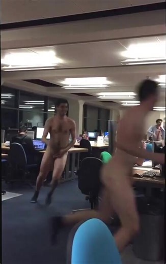Streakers Invade University Computer Lab