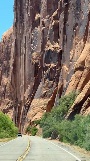 #Petroglyphs walls in Moab, Utah. #Moab #moabutah #climbingwall #canyon # | Viet Hoang
