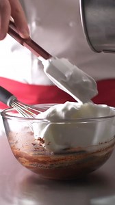 Chocolate Soufflé Guaranteed success for this #dessert that is both #decadent and airy. Discover the chocolate soufflé from L'Ecole Valrhona a and get ready for a good dose of sweetness. Ready? 🗒 Ingredients: 60g of egg yolks, 200g of egg whites, 300g of milk, 20g of starch, 80g of sugar, and 295g of 70% #Guajana chocolate. 1️⃣ Bring the milk to a boil. 2️⃣ Pour it over the melted chocolate and whisk until smooth. 3️⃣ Whisk the egg whites, gradually adding the sugar. 4️⃣ Incorporate a portion o