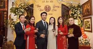 Xuân Hinh mếu máo khóc trong ngày con gái đi lấy chồng