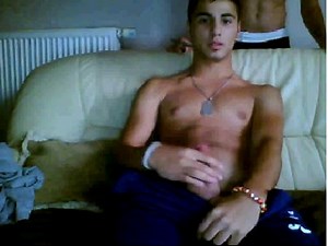 Straight friends wank togheter