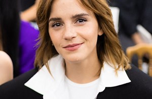 Emma Watson fait renaître la pixie cut dans la campagne du nouveau parfum Prada - Elle