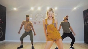 435K views · 7.3K reactions | Quem vai aprender a coreografia de “Maria Santinha” com a Lore Improta ?  | Wesley Safadão | Facebook