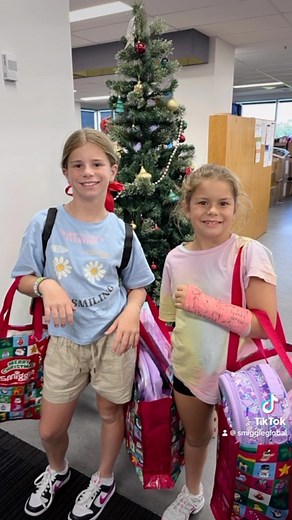 100K views · 18 reactions | We had some special visitors at Smiggle today! @thewarner.sisters we hope you enjoyed unwrapping all of your Smiggle gifts  Wishing every Smiggler a very Merry Christmas  Let the festive fun begin! | Smiggle | Facebook