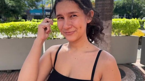 Le ofrezco a desconocida sexo por dinero, increíble