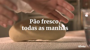Quem resiste a um pão acabado de sair do forno? Amassar e cozer pão em casa é tão fácil que vai começar a fazê-lo todos os dias. Descubra as melhores receitas de pão e dicas especiais como: o ambiente ideal para a fermentação, fazer as próprias farinhas, saber se o pão já esta cozido e muito mais. Experimente e renda-se ao pão caseiro... Saboreie morno, barrado com manteiga. Saiba mais em: https://bit.ly/artigopao | Bimby Portugal