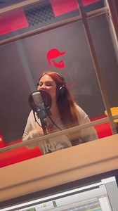 10K views · 105 reactions | Dame un beso de esos pa’ quererte amorcitooo ❤️ ando de cursi con Banda Sagrada 來 ¿como la escuchan? #kimberlypleitez #bandasagrada #dameunbeso #banda | Kimberly Pleitez | Facebook