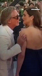 2.7K views | Dumalo sina Daniel Craig at Rachel Weisz sa Venice Film Festival bilang mag-asawa, ngunit ang eksenang ginawa nila ay hindi kaaya-aya at nagtaas ng alarma tungkol sa kanilang kasal. | Mga Idolo | Facebook