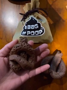 Fake Poop,1 Piece Fake Dog Poop,Realistic Fake Poo Toy,Fake Dog Poo Toy with Drawstring Bag,Practical Joke Toys for April Fools' Day Prank Party Supplies, Small