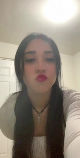 Stylish Crop Top Outfits for Young Women