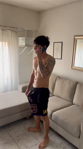 RT @alewilliams_: I have an important call, can you help me?📞