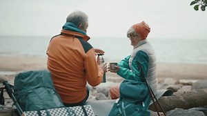 Senior Mann Frau Campers trinken heiße: Stockvideos & Filmmaterial (100 % lizenzfrei) 3433867249 | Shutterstock