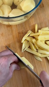 Papas fritas medias locas con pollo al guacamole 襤#papasfritas #comida #food #guacamole #palta #aguacate #foodporn #ideasdecena #ideasdecomida #cena | Karen Bustillosg