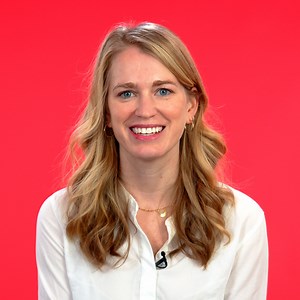 80K views · 204 reactions | Match amical : Roquefort ou fromage en tube ? Nouvel An à Paris ou à New York ? Le hug ou la bise ? On a comparé la France et les États-Unis avec Kate, une Américaine en France depuis 10 ans !  | Neo | Facebook