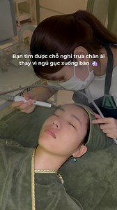 ĐỪNG LÃNG PHÍ GIỜ NGHỈ TRƯA! BẮT ĐẦU TỪ FACIAL BAR Giảm 40% – Đặt lịch ngay tại: https://m.me/FacialBarTramChamSocDa Giữa guồng quay công việc hối hả, ai cũng cần những giấc nghỉ trưa thư giãn, nhẹ nhàng nhưng đầy năng lượng tích cực. Facial Bar chính là địa điểm lý tưởng để bạn vừa chăm da, vừa “reset” lại tinh thần với: 🌿 Không gian yên tĩnh, hiện đại – tách biệt khỏi tiếng ồn và áp lực văn phòng 🌿 Liệu trình chăm sóc da chuyên sâu – chỉ 45 - 60 phút giúp da sạch, sáng và tươi mới 🌿 Massage
