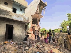 The Supreme Court on Monday directed the Delhi Development Authority (DDA) to stop for a week its ongoing drive for demolition of illegal constructions in the Vishwas Nagar area of East Delhi to enable residents to relocate. | NDTV