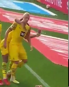 18-year-old Jude Bellingham had his first beer today... What a catch! 🍺😅 (via dondrup/IG) | ESPN FC