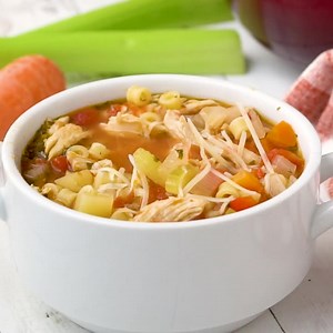 Carrabba's Spicy Chicken Soup is easily going down as my new go-to soup recipe! It's layered with flavors and oh-so comforting!!!! Plus – I used leftover rotisserie chicken to make it even quicker. https://buff.ly/3mNvLxp | Food Hussy