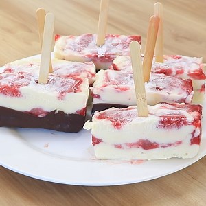 5.2K views · 43 reactions | Nido Milk Palette with Strawberries (without molds)! | Soul Recipes | Facebook