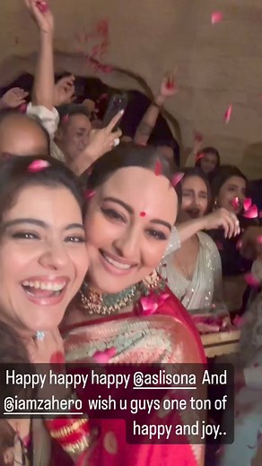 Kajol dancing with the bride and the groom at the reception party #movietalkies #kajol #SonakshiSinha #ZaheerIqbal #wedding #movietalkies | Movie Talkies
