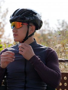 A helmet is crucial for cycling. It provides protection for the head in case of accidents or falls, reducing the risk of serious injury. Helmets are designed to absorb impact and distribute the force of a collision, thus safeguarding the rider's head. In addition to safety, helmets also offer comfort and stability during rides, especially for long distances or challenging terrains. It is important to choose a well-fitted helmet that meets safety standards and is appropriate for the type of cycli