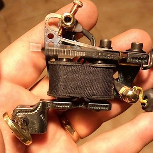 Ruthless mini power liner, biomech sculpted, ready for my bro @alestratattoo , thanks 😊 . . . . . . . . . . . . . . . . . . . #armyztattoomachines #tattoo #tattoolife #tattoos #tattooed #tattooart #tattoomagazine #tattooirons #traditionaltattoo #tattoomachine #tattoomachines #tattooequipment #tattoomachinebuilders #inked #tattoomachinebuilder #tattoosupply #tattoosupplies #inkedgirls #tattoomachineporn #tattoomachinecoils #tattooartist #handmade #tattoocoils #blackwork #handmadetattoomachine #m