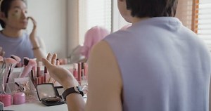 Gay Queer Man Non-binary Beauty Blogger: стоковое видео (без лицензионных платежей), 1099905809 | Shutterstock