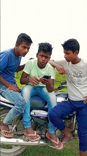 दम है तो हंसी रोककर के दिखाओ 😀 Suraj comedy Suraj tik tok video#funny #funny