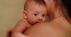 Mutter und Kind zusammen in Dusche: Stockvideos & Filmmaterial (100 % lizenzfrei) 1046899162 | Shutterstock