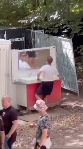 When do you go to the bathroom at the party | Techno Rave