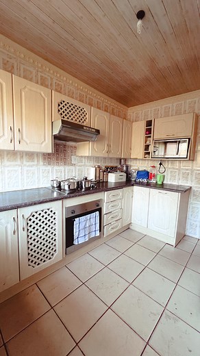 POV: You spend over an hour resetting your Parents kitchen only for it to be a hot mess again after lunch 😩😮‍💨 〰️〰️ No complaints though, it’s always so nice to be with family (even washing the million and 1 dishes isn’t so bad). I’d rather wash the dishes than cook for 11 people 🙃 〰️〰️ PS: My cousin will forever troll me 😂😂😂 Do you choose to wash dishes when with family? 〰️〰️ #familytime #kitchen #reset | Mommy and Baby Approved