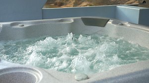 Ultimate relaxation on the Murray—drift along the river, soak in the spa, and enjoy the sunset. | Echuca Luxury Houseboats