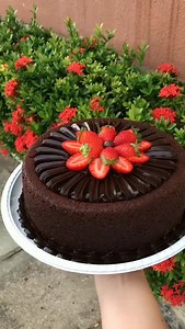 1.1K views · 1.8K reactions |  Bolo Piscina de Chocolate  Massa de...