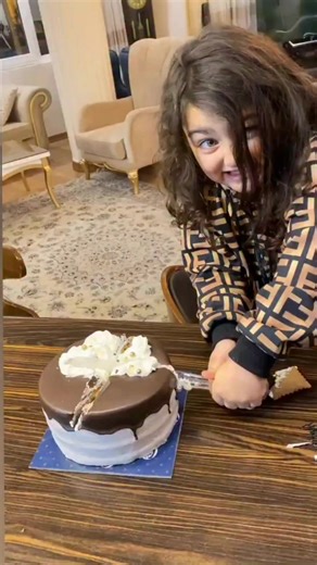 Anahita hashemzadeh princess cutting cake 🎂🎁🎉 #anahita #hashemzadeh #cute #photography #beauty #Queen #holiday #love #family #kids #birthday #انھیاتا #اکسپلور #دختران | Anahita hashemzadeh