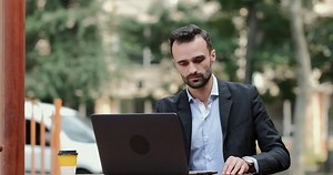 Man Suit Enters Credit Bank Card: стоковое видео (без лицензионных платежей), 1068028997 | Shutterstock