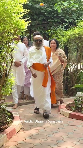 Gurudev’s return after a soulful journey across the USA brings a wave of stillness and joy. Some glimpses from the Gurukul and Ganpati temple at Bangalore Ashram!!! | Balu Mash
