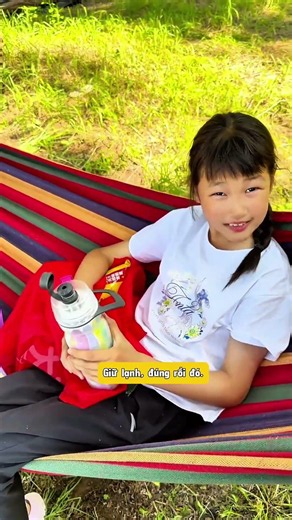 Đập tan cái nóng mùa hè với chiếc bình nước tích hợp xịt khoáng độc lạ này