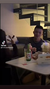 Nhất định phải cùng nhau nhậu một lần 😚#douyin #kiss #couple #love #tinhyeu #chuyendoita | Chuyện Đôi Ta