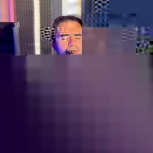 Notre Alizée a chanté « Tu seras la louange au cœur de mes épreuves » et le père Gonzalo a juste improvisé avec son saxophone 🎷 ❤️🙏🏼✨ | Glorious