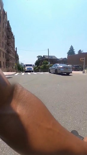 Remember to lock your legs #nobrakes #urbancycling #singlespeed #skid #trackbike | Ninja Bike