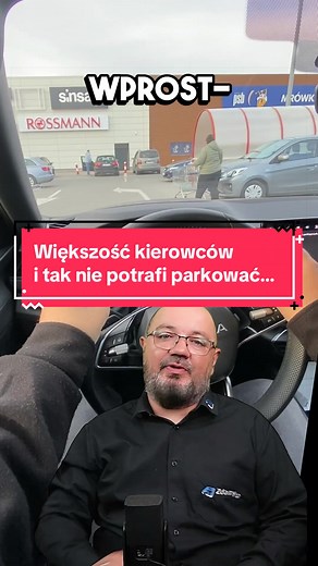 Parkowanie tyłem z Skoda Octavia — czy maszyna pokona kierowcę?