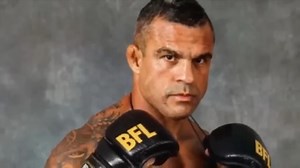 “Vai ser um prazer meter a mão no Popó” - Foi o que @vitorbelfort disse no Papo de Luta sobre um combate contra o tetracampeão mundial de boxe. O Fenômeno contou suas condições para fazer essa luta acontecer. O @alonsopvt e o @carlaobarretooficial falaram sobre o assunto, debateram outros desafios que Popó vêm recebendo, e Carlão contou qual o nome que vem sendo especulado para enfrentar o lutador em um duelo de boxe. Vai te surpreender! Confira nosso programa na íntegra em nosso canal no @youtu