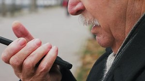 Cierre el control de voz en: video de stock (totalmente libre de regalías) 1062810733 | Shutterstock