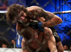 Michael Chiesa finalizou Colton Smith MMA no 2º round, em 2013. O peso-leve volta ao octógono no próximo domingo (25) para enfrentar Kevin Lee The Motown Phenom na luta principal do #UFCOklahoma. Confira o card > http://bit.ly/2sPLkKg | UFC