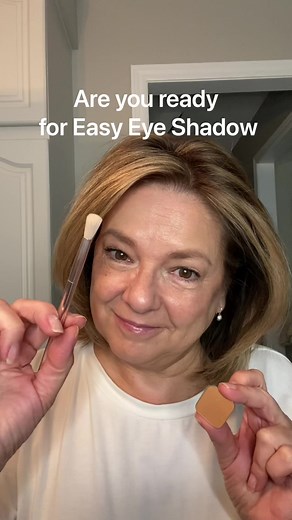 Because I love easy eye shadow! Use what you have, I started with one color and added some illuminator as a highlighter. Play, it’s easy! Follow for more mature skin makeup tips.#matureskinmakeuptips #makeuptipsforbeginners #matureskinmakeup #makeupformatureskin #beginnermakeup #makeupforbeginners | Beverly Soutar